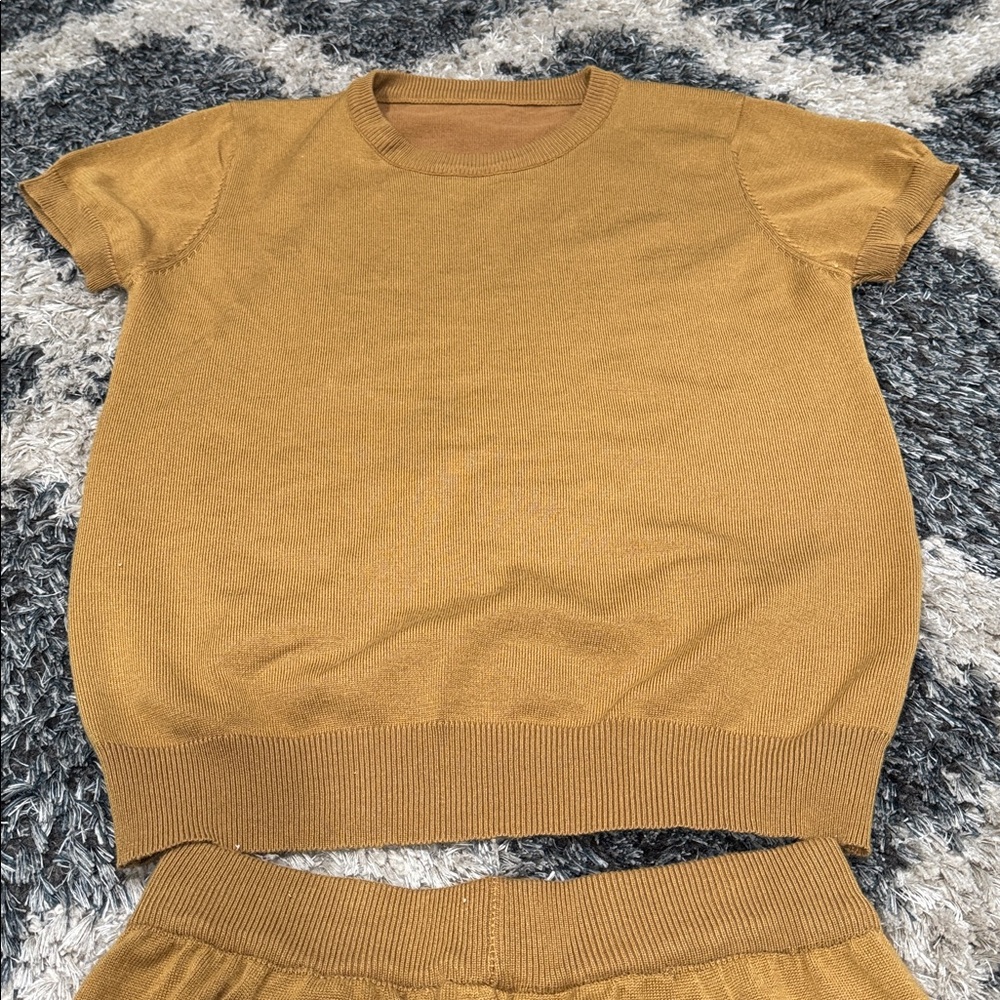 Women's Mustard 2 piece set - Picture 3 of 3